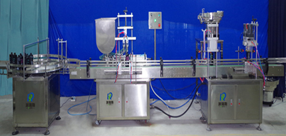 AC220V ha automatizzato la macchina del riempitore della bottiglia con alta precisione per liquido
